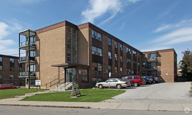 Photo du bâtiment - 40-80 Clearview Hts