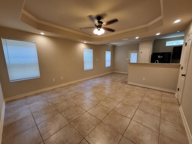 Foto del edificio - 6930 Lakeview Dr.