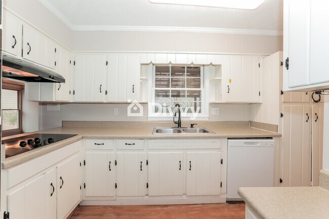 Building Photo - 211 Indian Creek Dr, Monroe, GA 30655