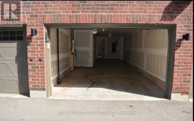 Photo du bâtiment - 2184 Trafalgar Rd