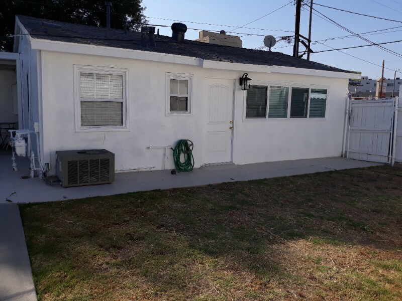 17981 Santa Rita St, Los Angeles, CA 91316 House Rental in Los