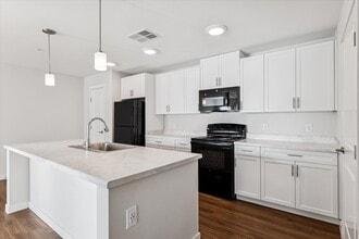 Building Photo - Unity at Glendale