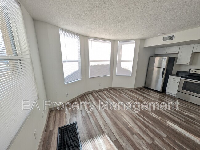 Building Photo - 725 Edith Blvd SE