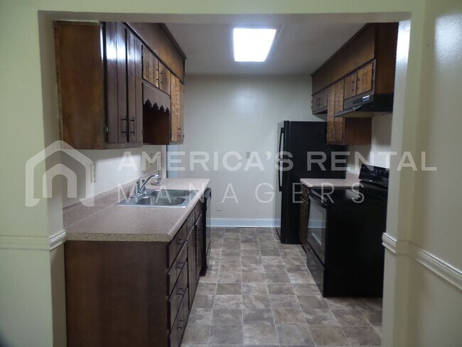 Foto del edificio - Home for Rent in East Lake!!! Call NOW!!  ...