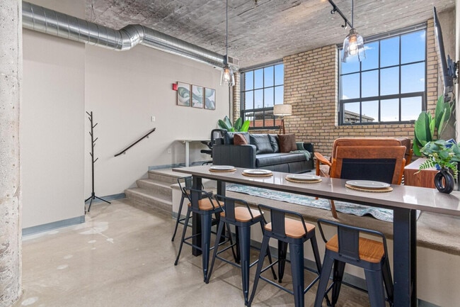 Building Photo - 607 N Washington Ave
