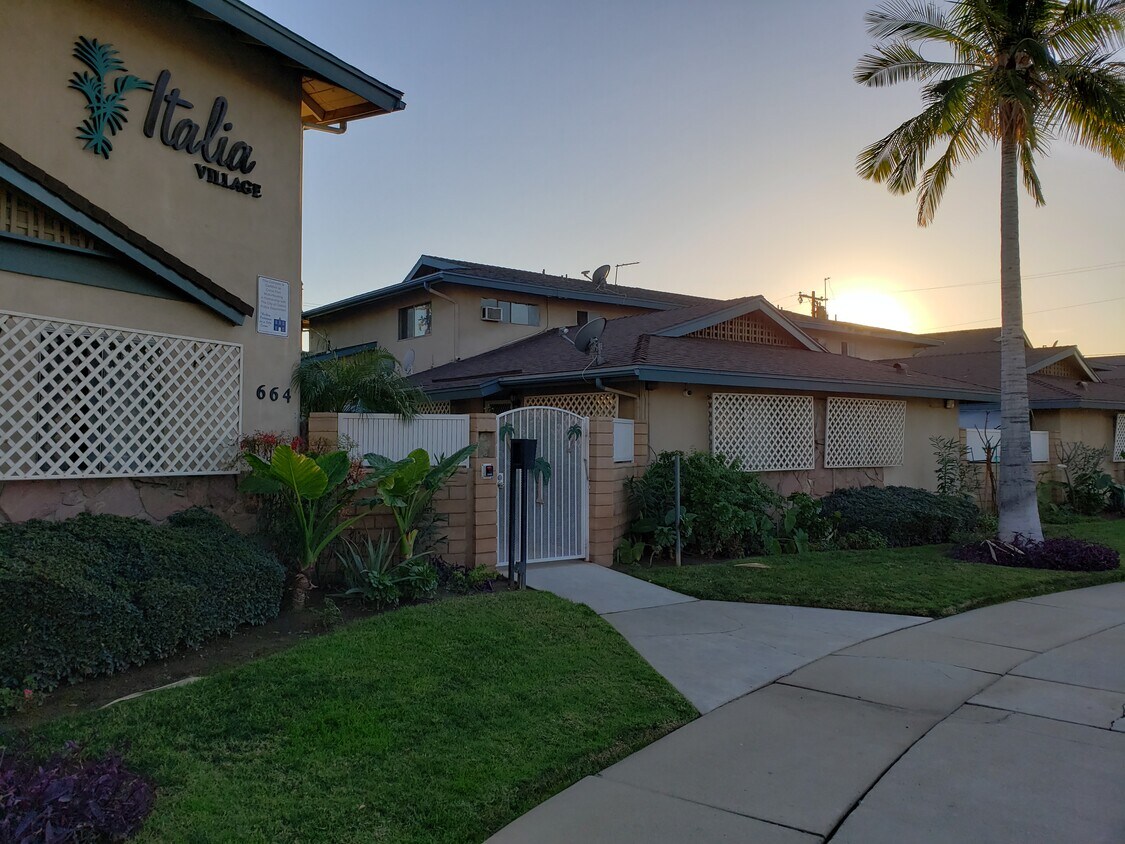 Foto principal - 664 E Italia St