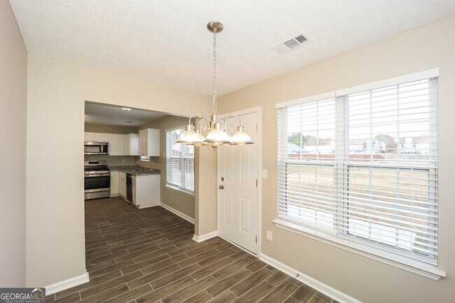 Building Photo - 1163 Millwood Dr