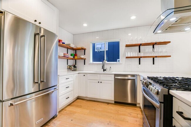 Foto del edificio - 3705 Alexandria Dr