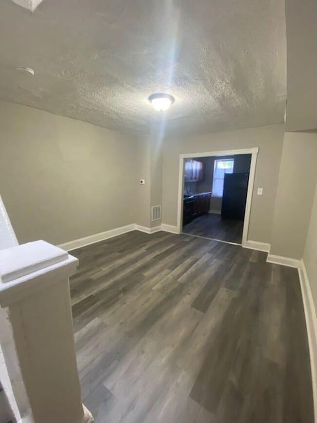 Building Photo - 2102 W Fayette St