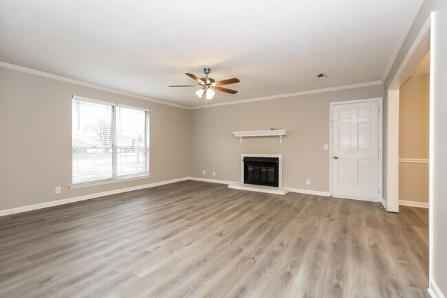 Building Photo - Spacious 3 Bedroom Ranch with One-Car Garage