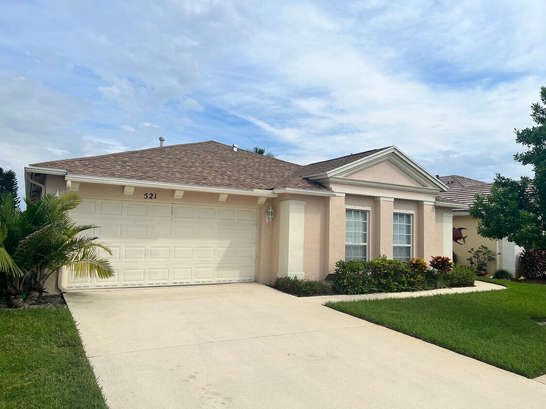 Primary Photo - 3 BEDROOM, 2 BATH HOME IN THE GATED COMMUN...