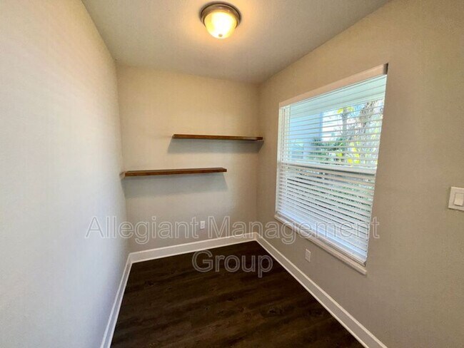 Building Photo - 2572 Woodgate Blvd