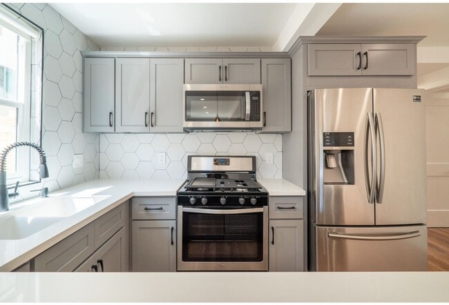 Building Photo - 3412 Bellevue Ave