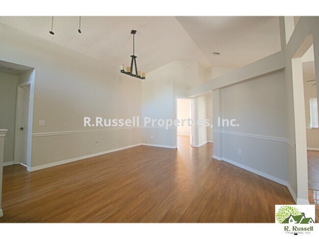 Foto del edificio - Beautiful home located in Oviedo with 2 li...