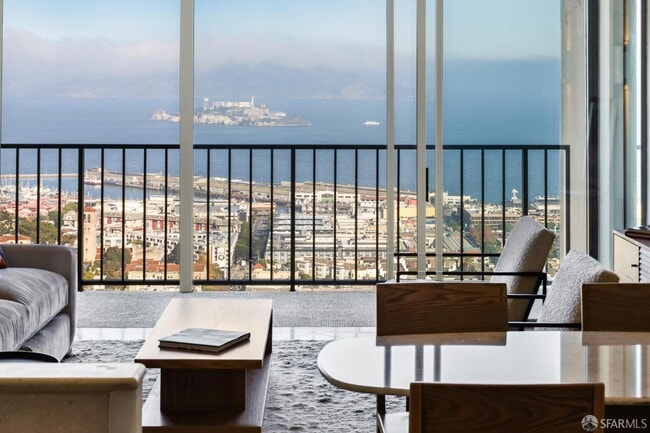 Building Photo - 999 Green St