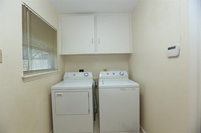 Building Photo - 3535 Durhill St