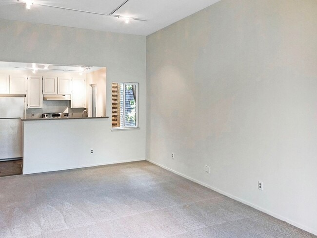Building Photo - 532 Seaver Dr