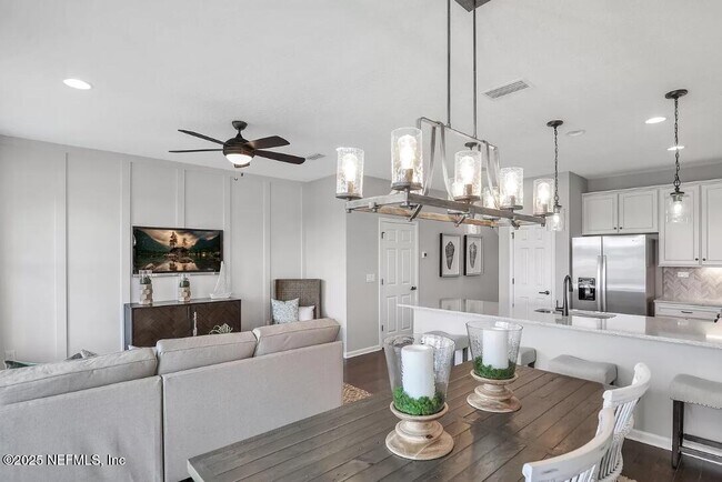 Foto del edificio - 131 Pinebury Ln