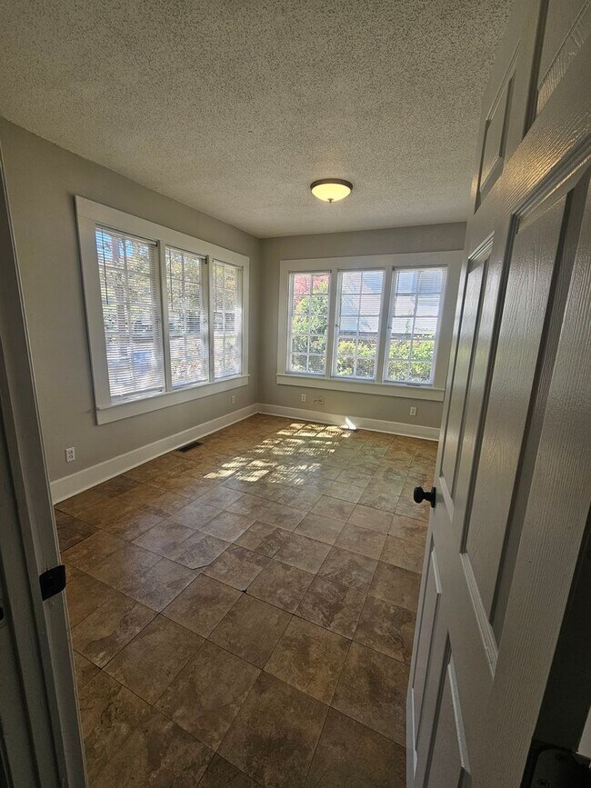 Foto del edificio - 1033 E 5th St