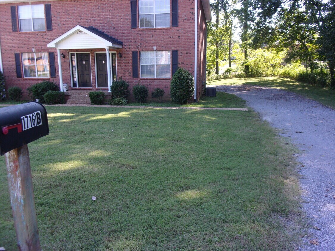 Primary Photo - 1716 Monument Ln