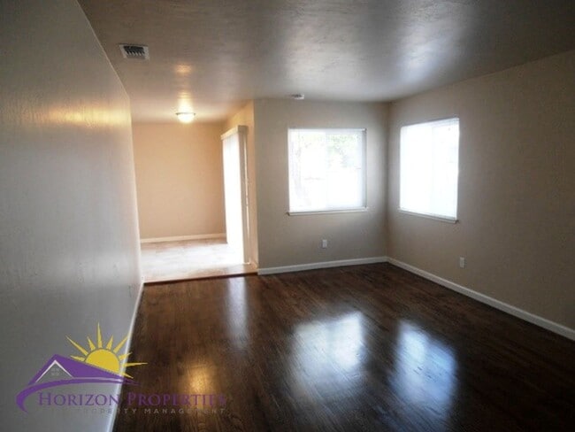 Building Photo - 7009-7011 Zeeland Dr