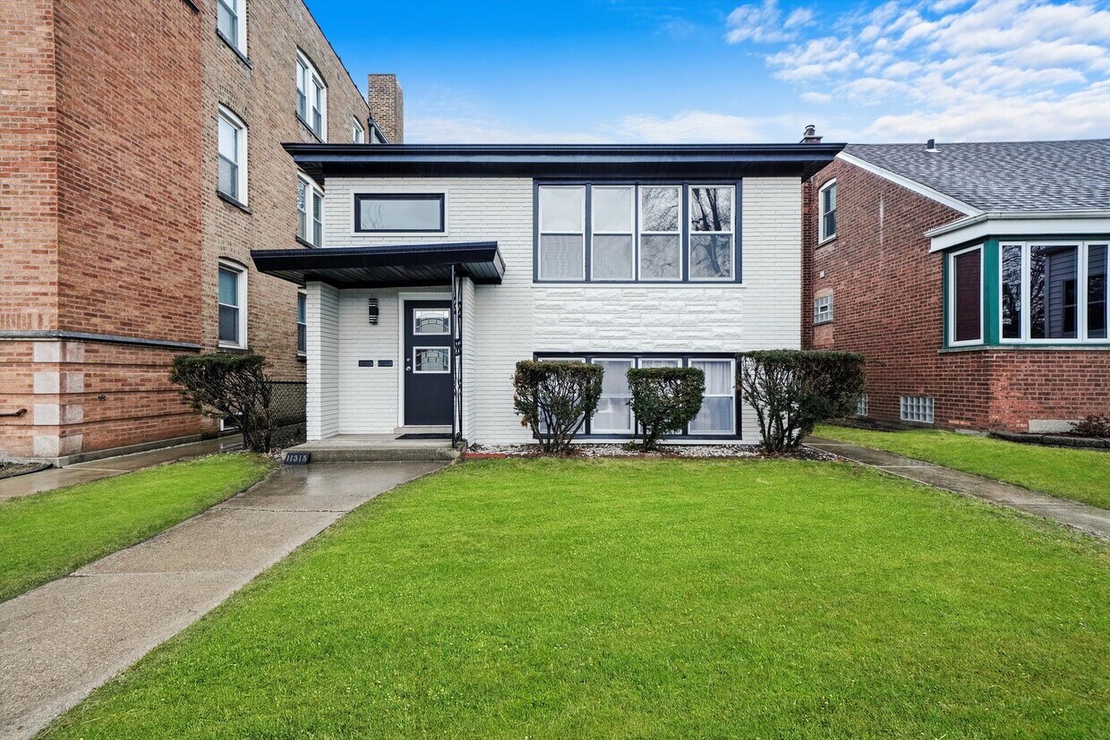 11315 S Avenue G Ave Unit 2, Chicago, IL 60617 Room for Rent in