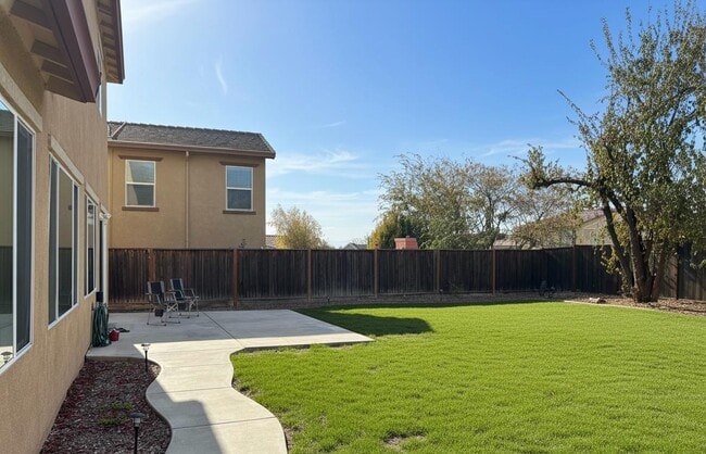 Foto del edificio - 5608 Monaghan Way