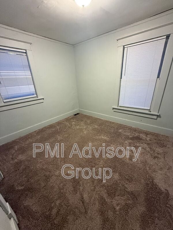 Foto del edificio - 1323 SW Garfield Ave