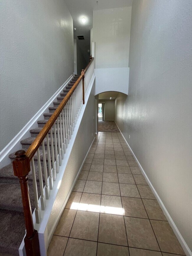 Foto del edificio - Spacious 3 bedroom, 2.5 bath townhouse in ...