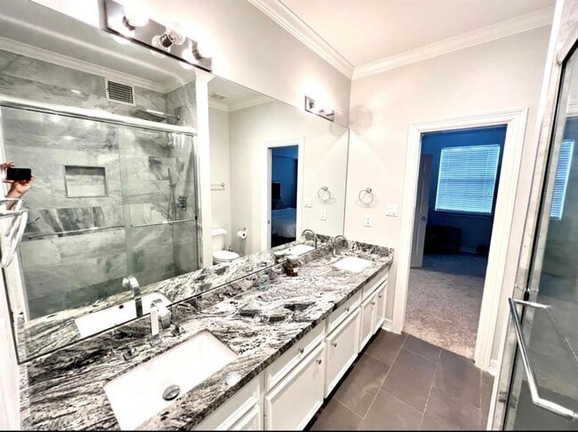 Building Photo - 1714 Roy St