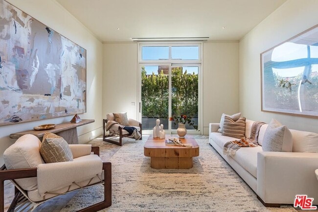 Foto del edificio - 455 N Palm Dr