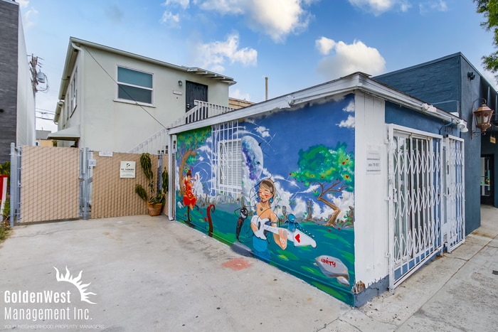 Primary Photo - Remodeled 1Bd/1Ba Upstairs Condo in the He...