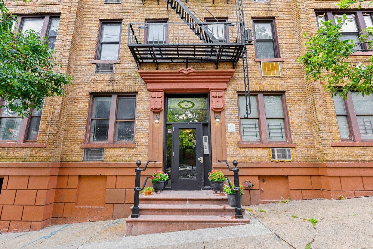 Foto principal - 108 Waldo Ave