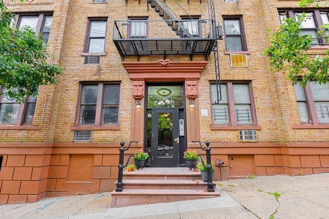 Building Photo - 108 Waldo Ave