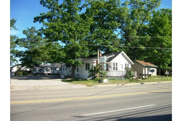 Foto del edificio - 124 W Houghton Lake Dr