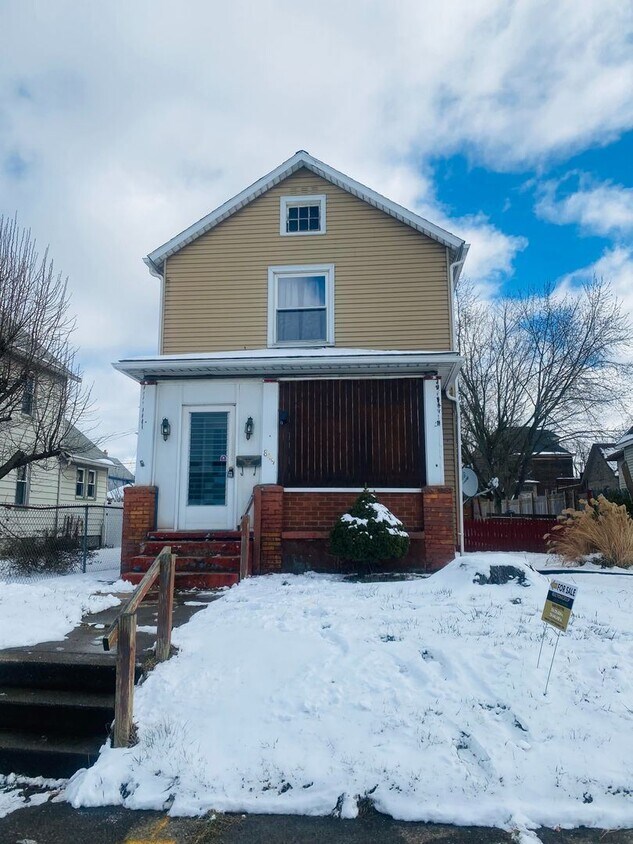 3 br, 1.5 bath House 849 Spruce Ave House Rental in Sharon, PA