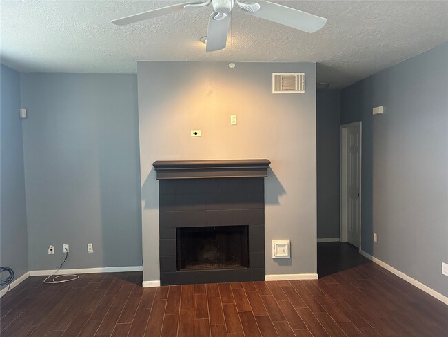 Building Photo - 4019 Mission Valley Dr