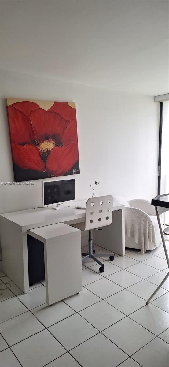 Foto del edificio - 17011 N Bay Rd