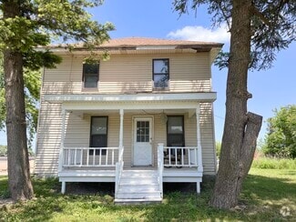 Building Photo - 1620 S River Rd