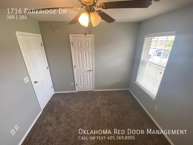 Building Photo - 1716 Parkridge Dr