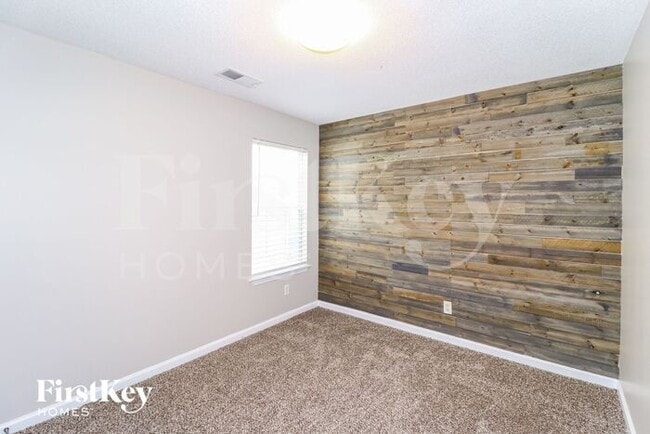 Foto del edificio - 8558 Shady Elm Dr