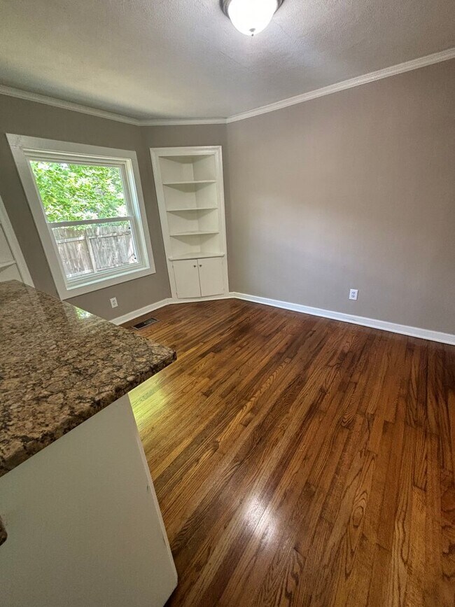 Building Photo - 3/2 in 39211 Back on the Market!  Availabl...