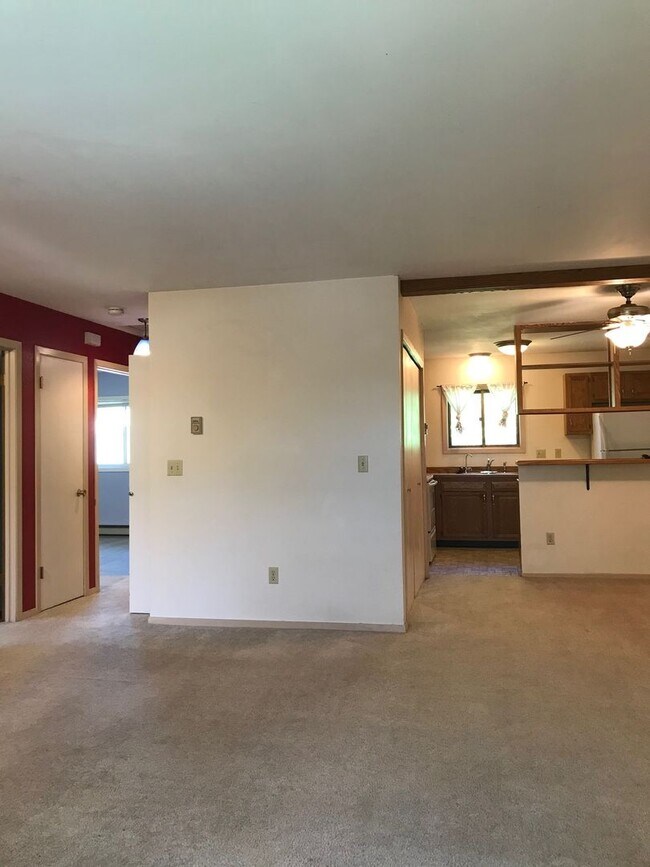 Foto del edificio - Charming 2-Bedroom Condo Near MSU – Pet Friendly- NEW LOW PRICE