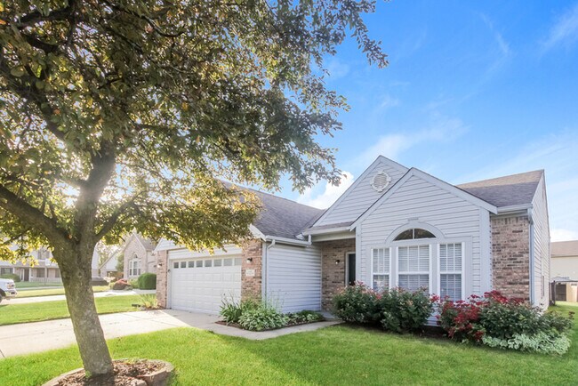 Building Photo - 1/2 Off Rent - Fenced Backyard in Perry To...