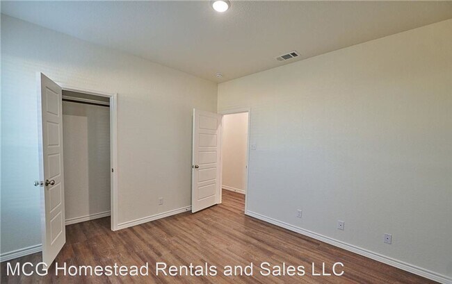 Building Photo - 3 br, 2 bath House - 1106-B Carlsberg Dr