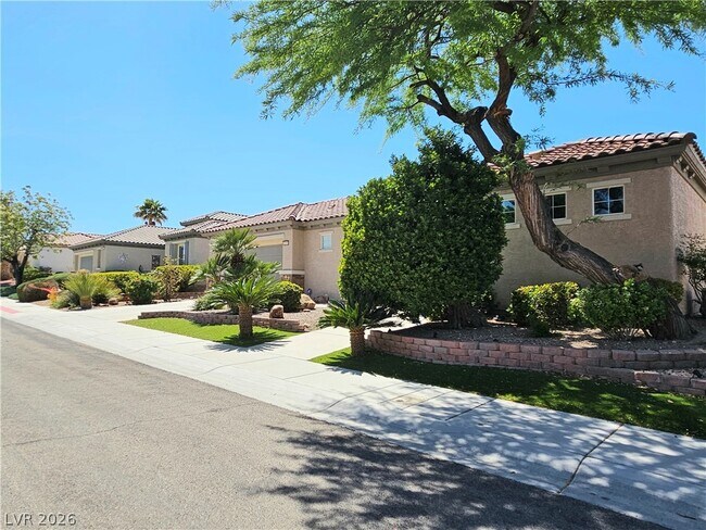 Foto del edificio - 2139 Twin Falls Dr
