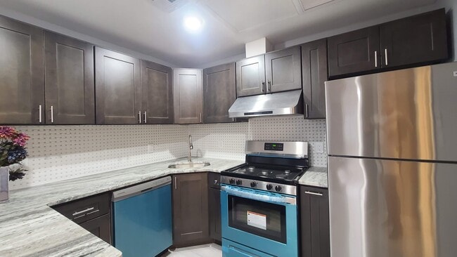 Building Photo - 100 Griffith St