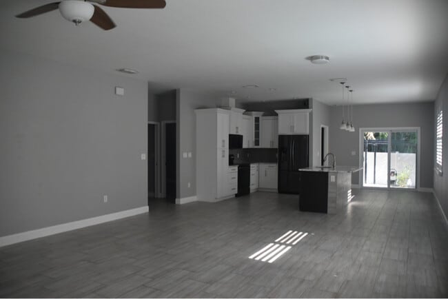 Building Photo - 6412 S Adelia Ave