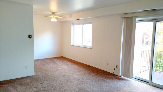 Foto del edificio - 129 Baywood Ave