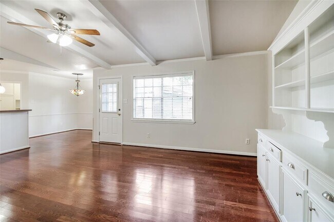 Foto del edificio - 5322 Pebble Springs Dr